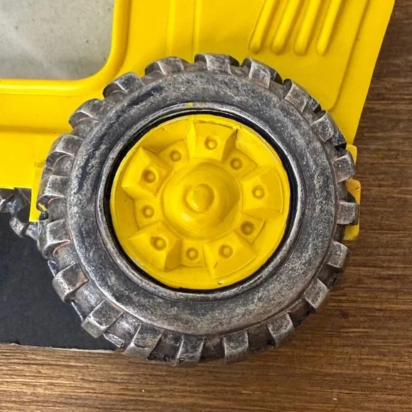 Tonka Front Loader Picture Frame 2.25 x 3.25 Vtg 2000 Enesco Hasbro - Picture 8 of 10